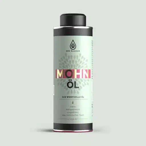Das hochwertige Mohnöl von Ölacker kommt in einer stilvollen, gut verschließbaren Metallflasche mit Sonnenstrahlendesign zu Dir - ideal, um Deinen Gerichten eine besondere Note zu verleihen. Genieße das naturreine Öl aus besten Saaten direkt aus der nachhaltigen Produktion von Ölacker!.