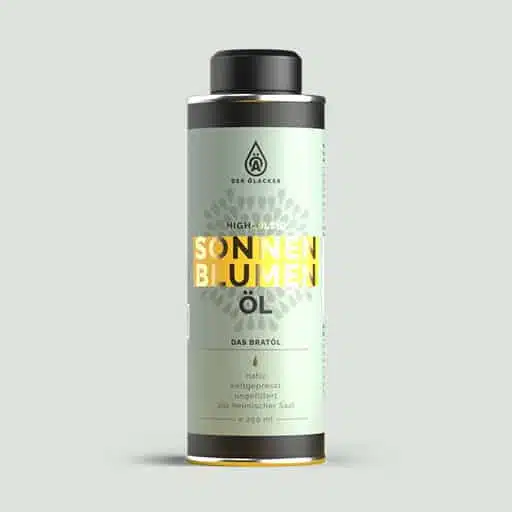 Entdecke unser hochwertiges Sonnenblumenöl von Ölacker in der praktischen, zylindrischen Flasche mit modernem, barrierefrei gestalteten Etikett. Das milde, kaltgepresste Öl veredelt Deine Küche - natürlich und nachhaltig!.