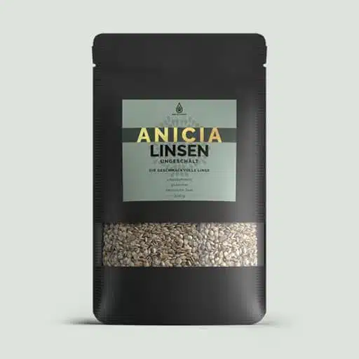 Entdecke unsere Anicia Linsen ungeschält im praktischen, wiederverschließbaren 500g-Beutel - so bleiben die hochwertigen Linsen von Ölacker länger frisch und Du siehst auf einen Blick, wie voll der Vorrat noch ist. Perfekt für deine gesunde Küche und ideal kombiniert mit unseren Ölen und Saaten!.